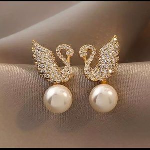 Swan 🦢 earrings